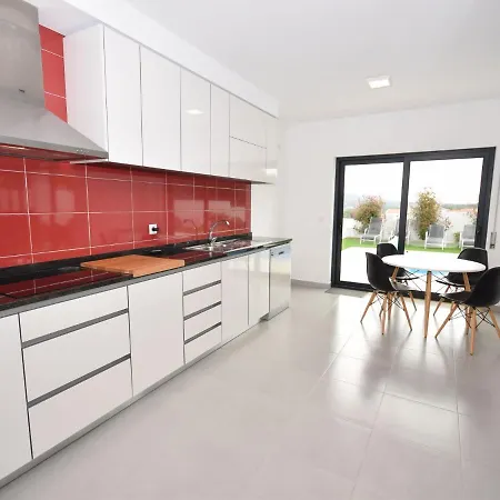 Modern With Private Swimming Pool *